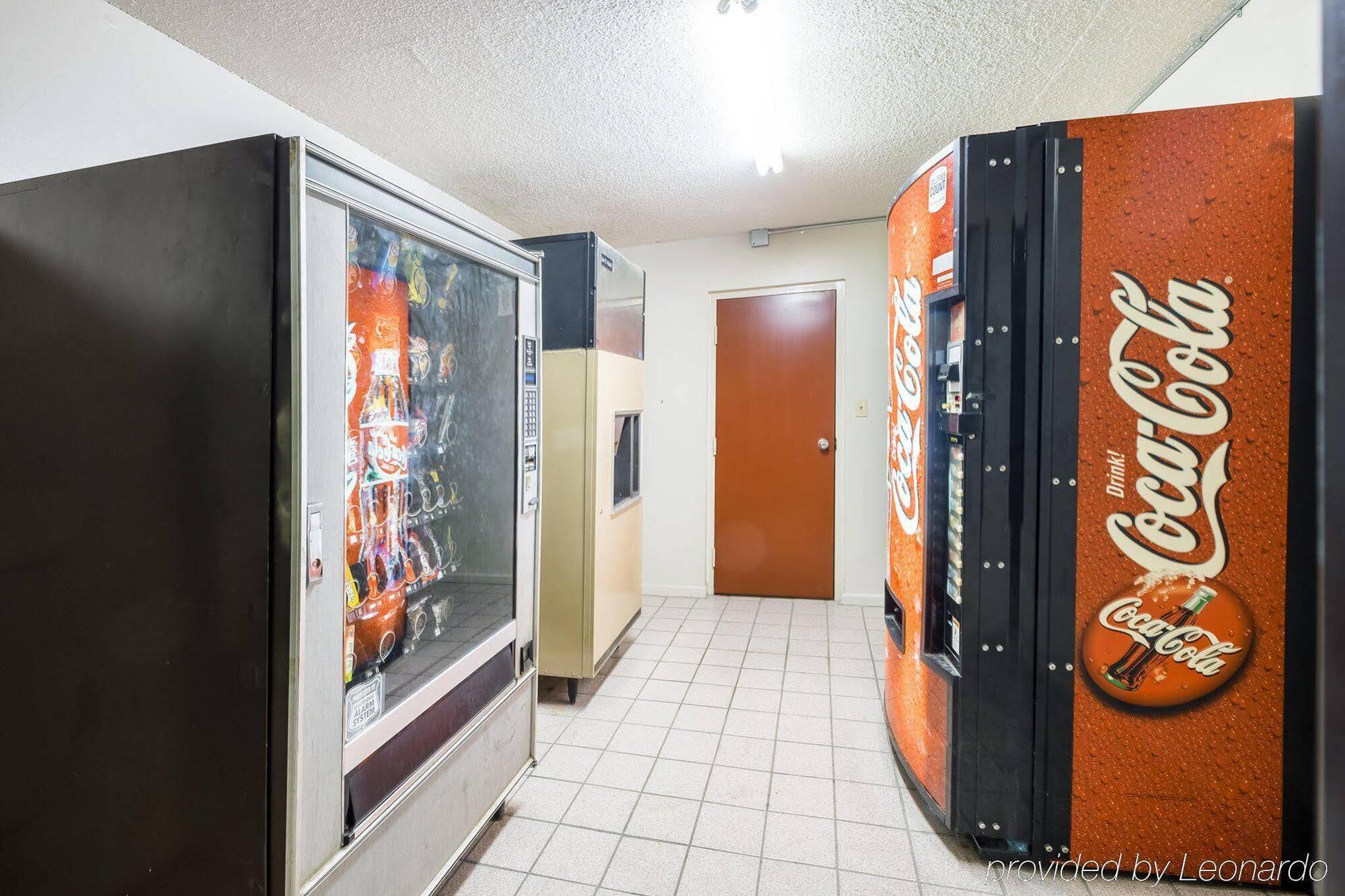 Red Roof Inn Кларксвил Екстериор снимка